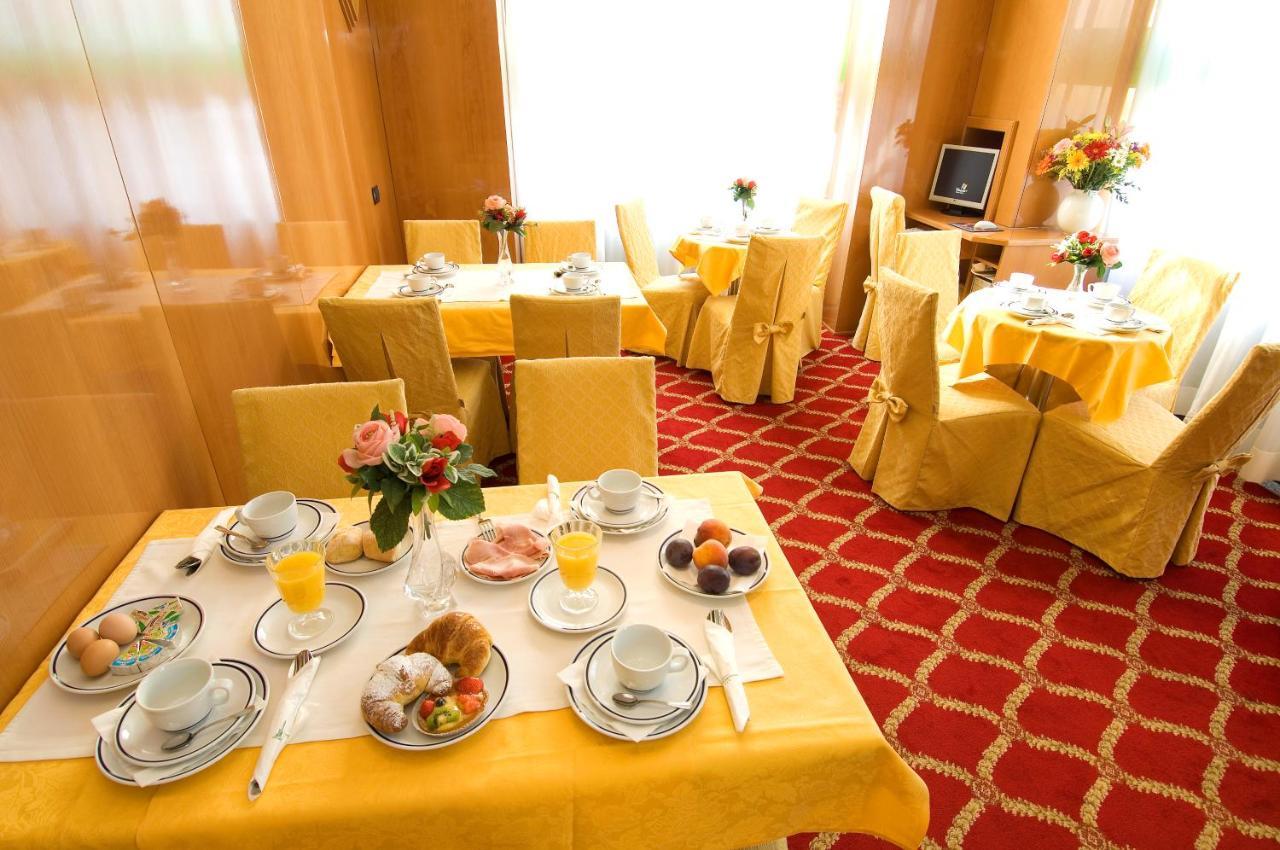 Hotel Cinque Giornate Milán Restaurace fotografie